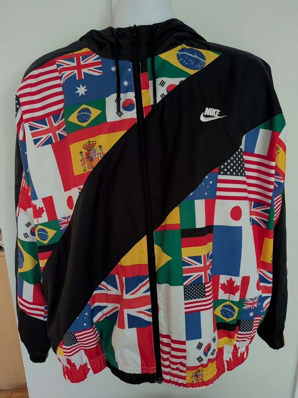 Nike Sportswear Woven Flags Full-Zip Windbreaker Jacket XL